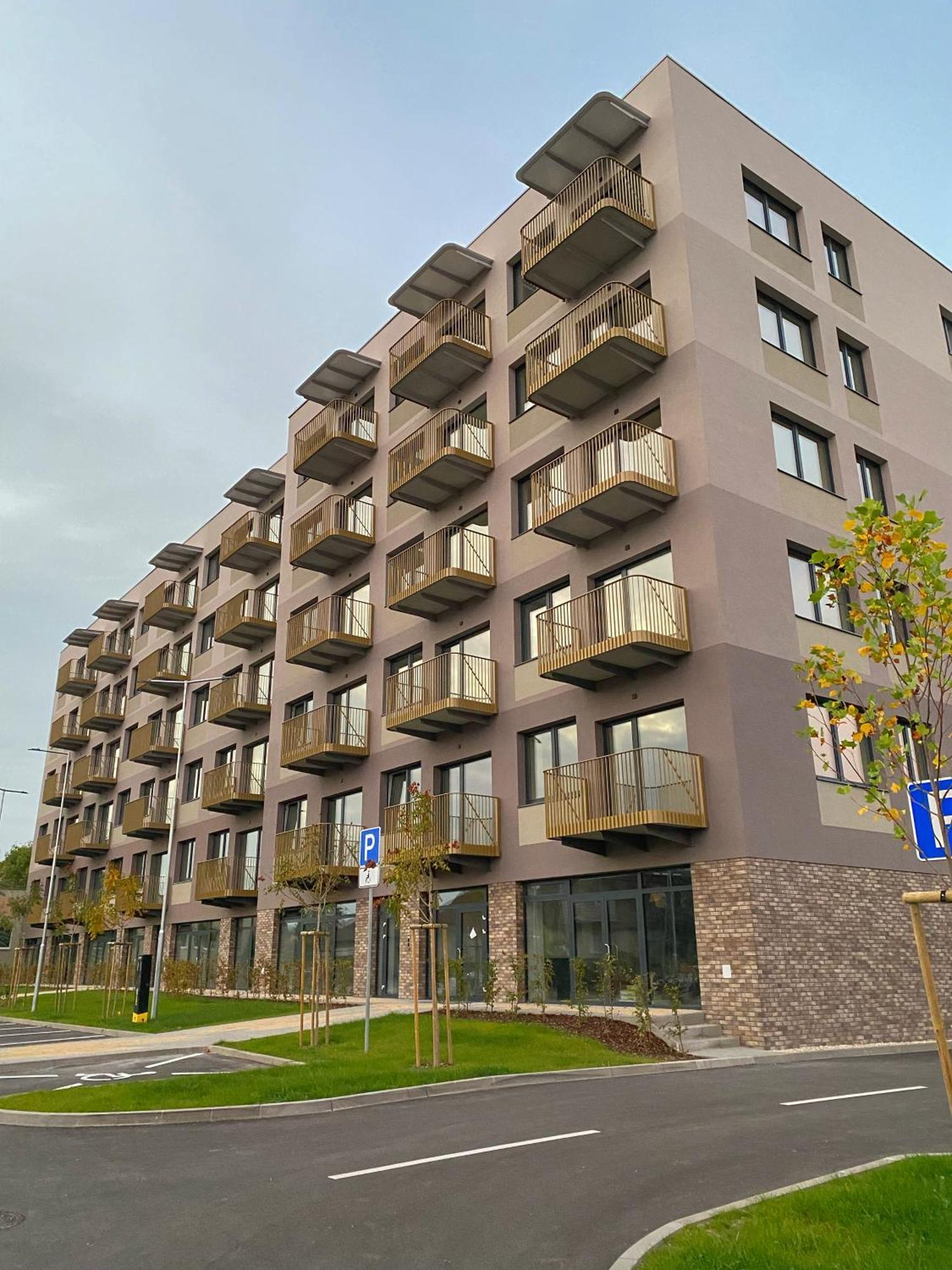 City Apartment I Trencin Bagian luar foto